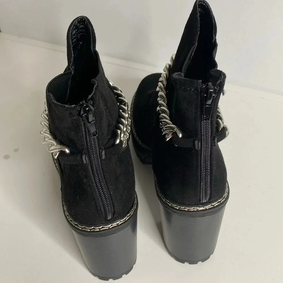 OLIVIA MILLER Afternoon Gaze Chelsea Boots - Picture 5 of 8